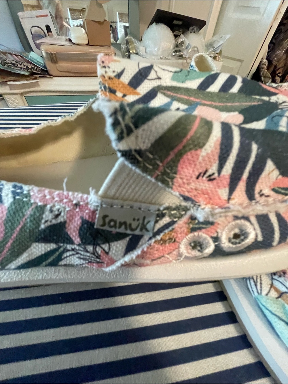 Sanuk tropical canvas shoes sz.9 - Picture 3 of 4